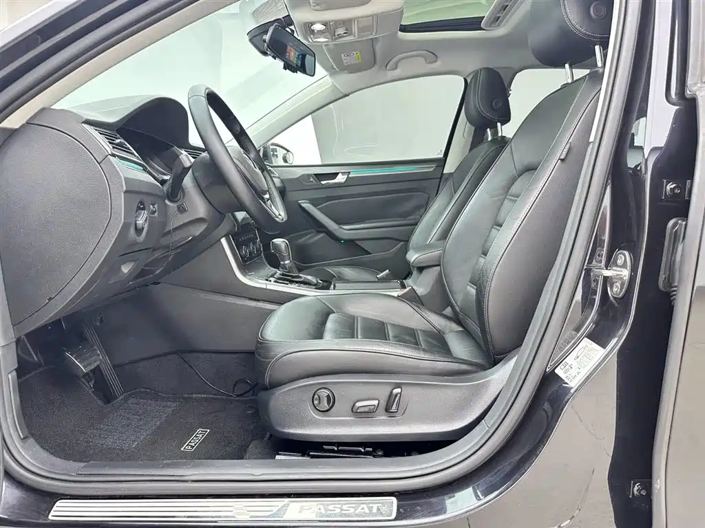 Volkswagen Passat 2017 330TSI DSG Prestige фото 6