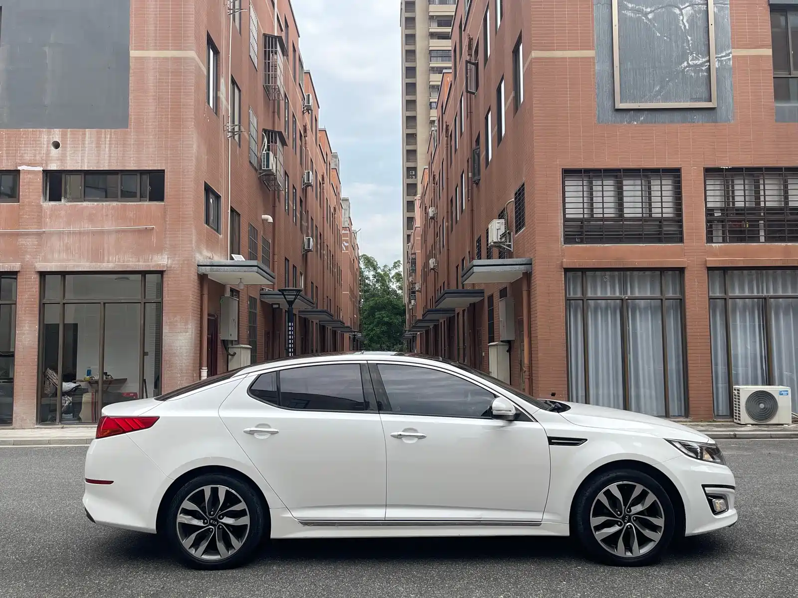 Фото 5 - Kia K5