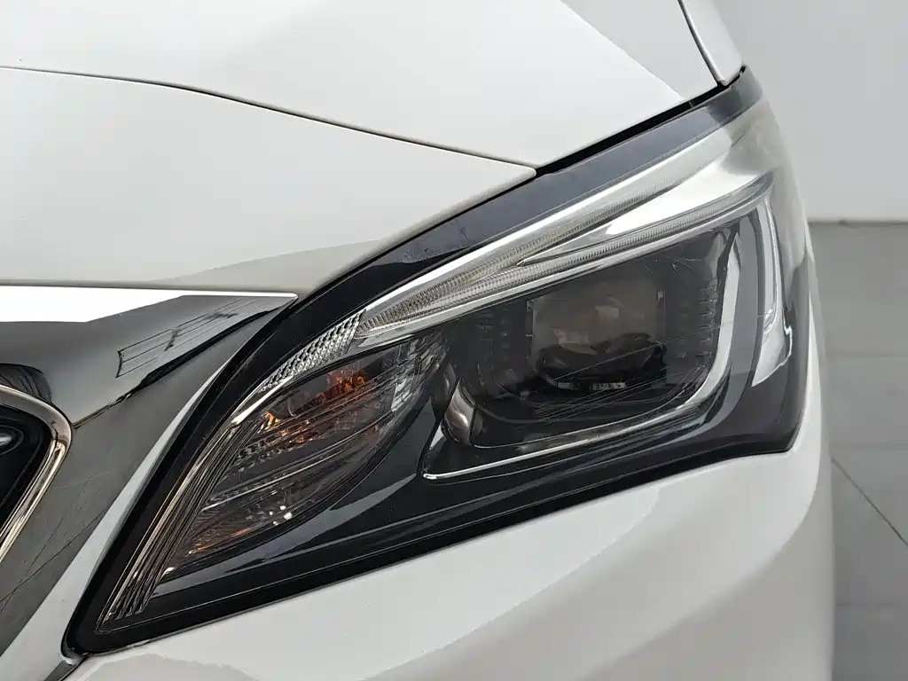 Photo 7 - Buick Verano