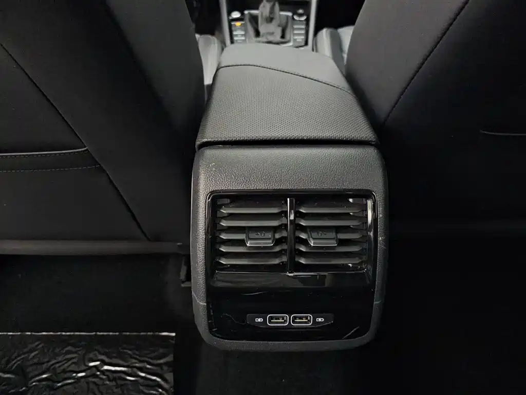 Volkswagen Sagitar 2023 300TSI DSG Surpassing Edition фото 15