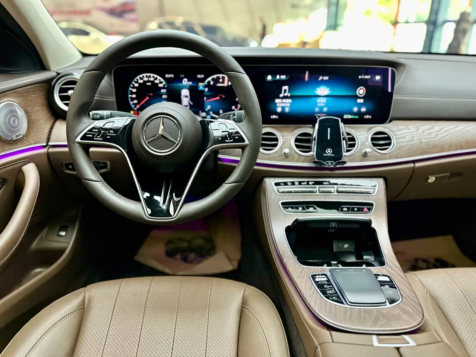 Фото 5 - Mercedes-Benz E-Class