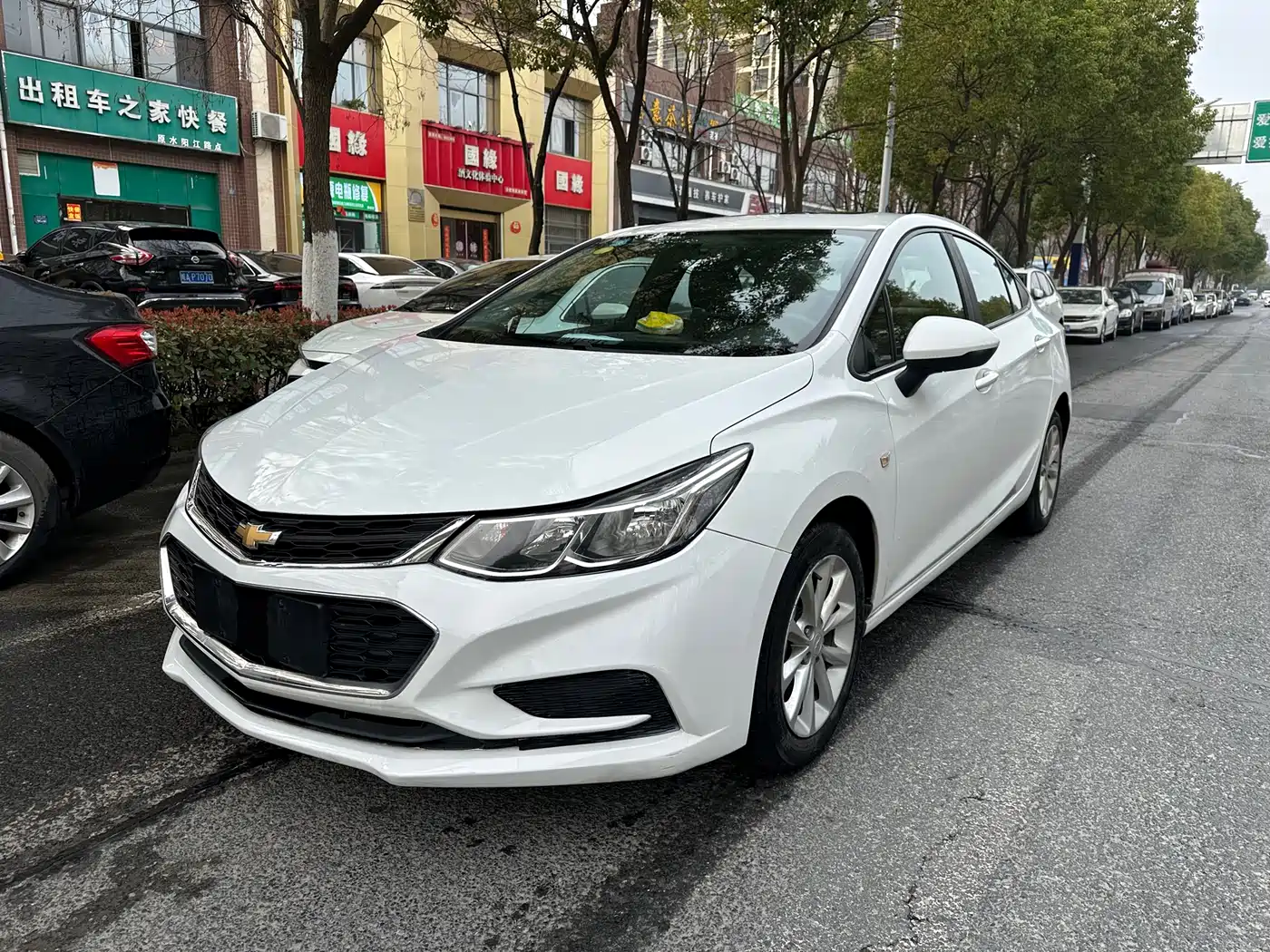Chevrolet Cruze 2018 320 Automatic Pioneer Sunroof Edition
