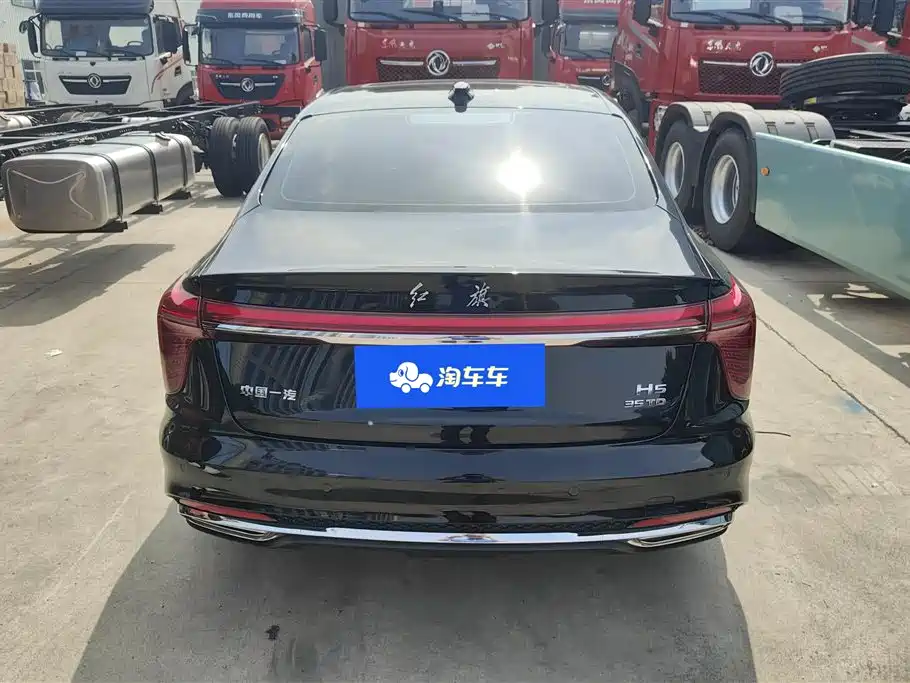 Hongqi H5 2025 1.5T DCT Flag Rhythm 500,000 Units Memorial Edition фото 4