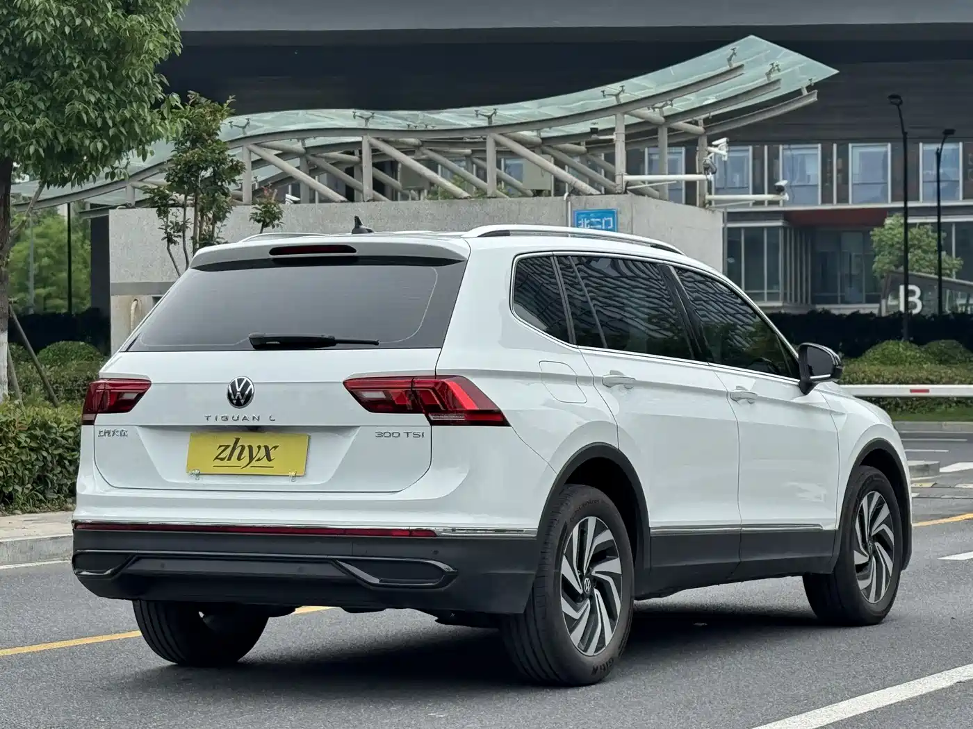 Volkswagen Tiguan L 2025 Model 300TSI Auto 2WD Dragon Edition фото 7
