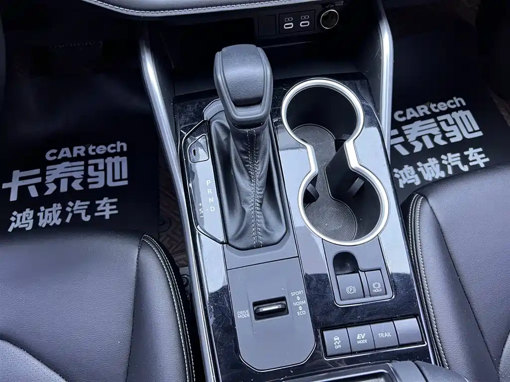 Toyota Crown Kluger 2023 2.5L HEV AWD Elite Edition фото 25