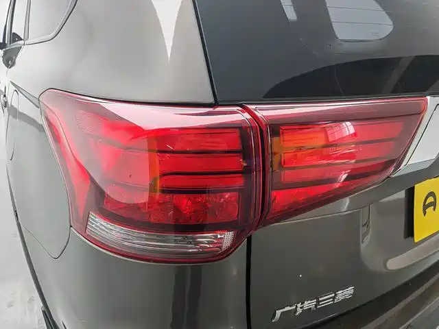 Mitsubishi Outlander 2020 2.0L 2WD Premium 5-seater фото 18