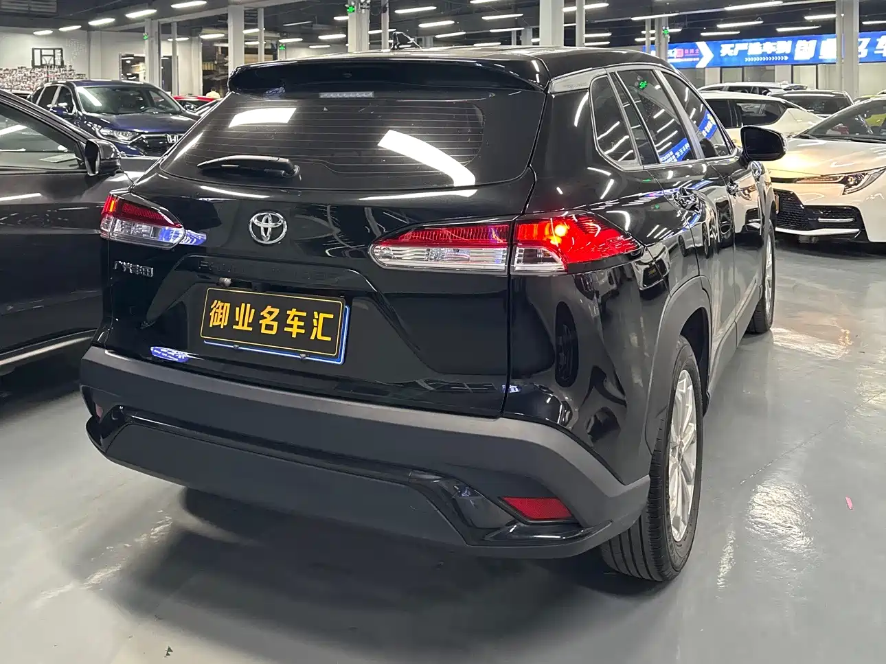 Toyota Frontlander 2023 2.0L CVT Elite Edition фото 5