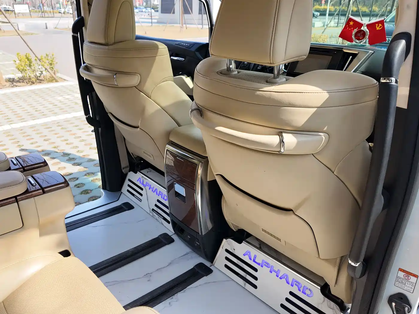 Toyota Alphard 2018 3.5L Premium фото 17
