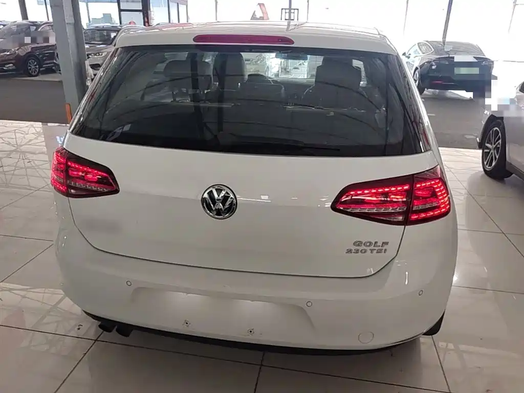 Volkswagen Golf 2017 230TSI Auto Luxury Millionth Anniversary Edition фото 6
