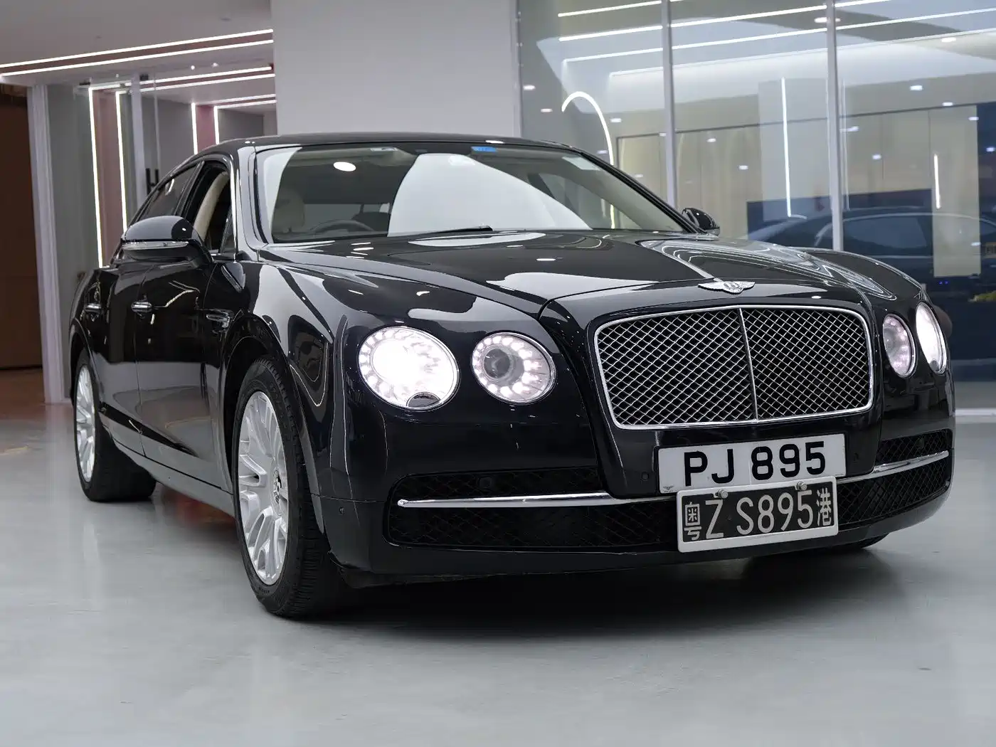 Bentley Flying Spur 2013 6.0T W12 Mulliner фото 6