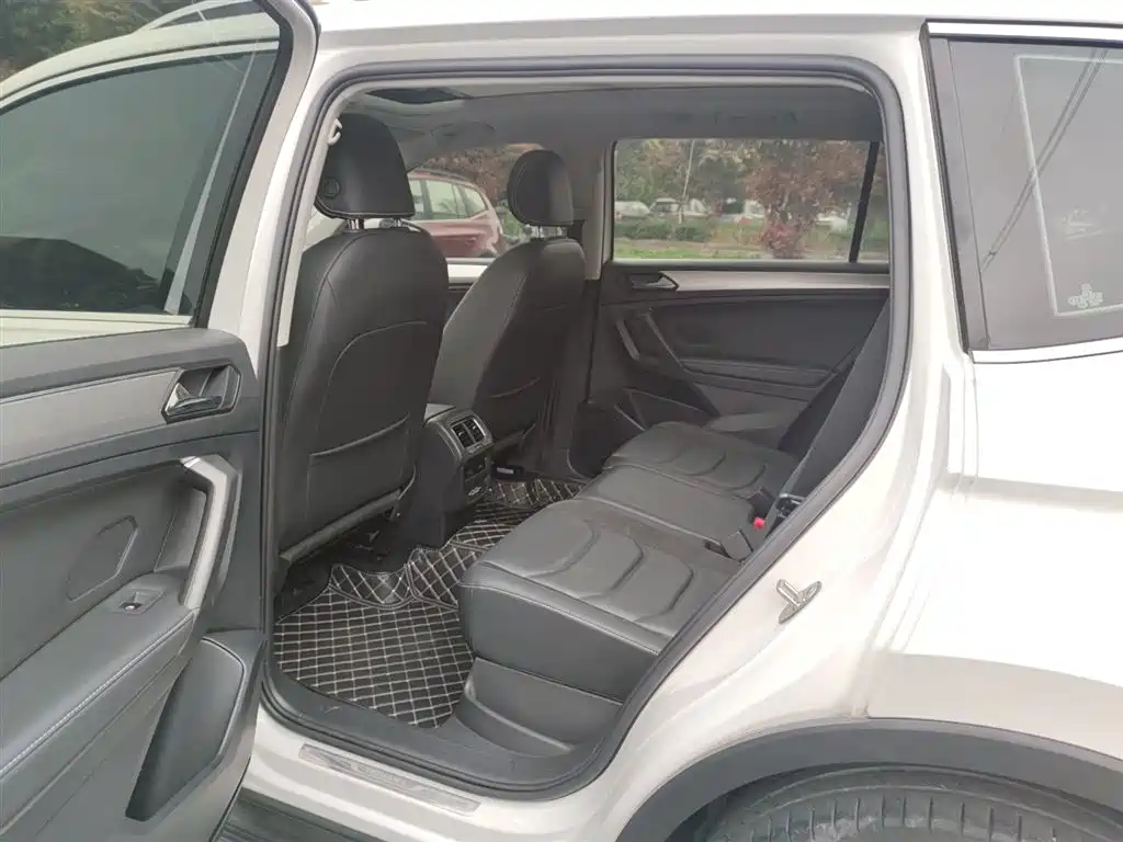 Volkswagen Tiguan L 2020 330TSI Auto 2WD Smart Luxury China VI фото 6