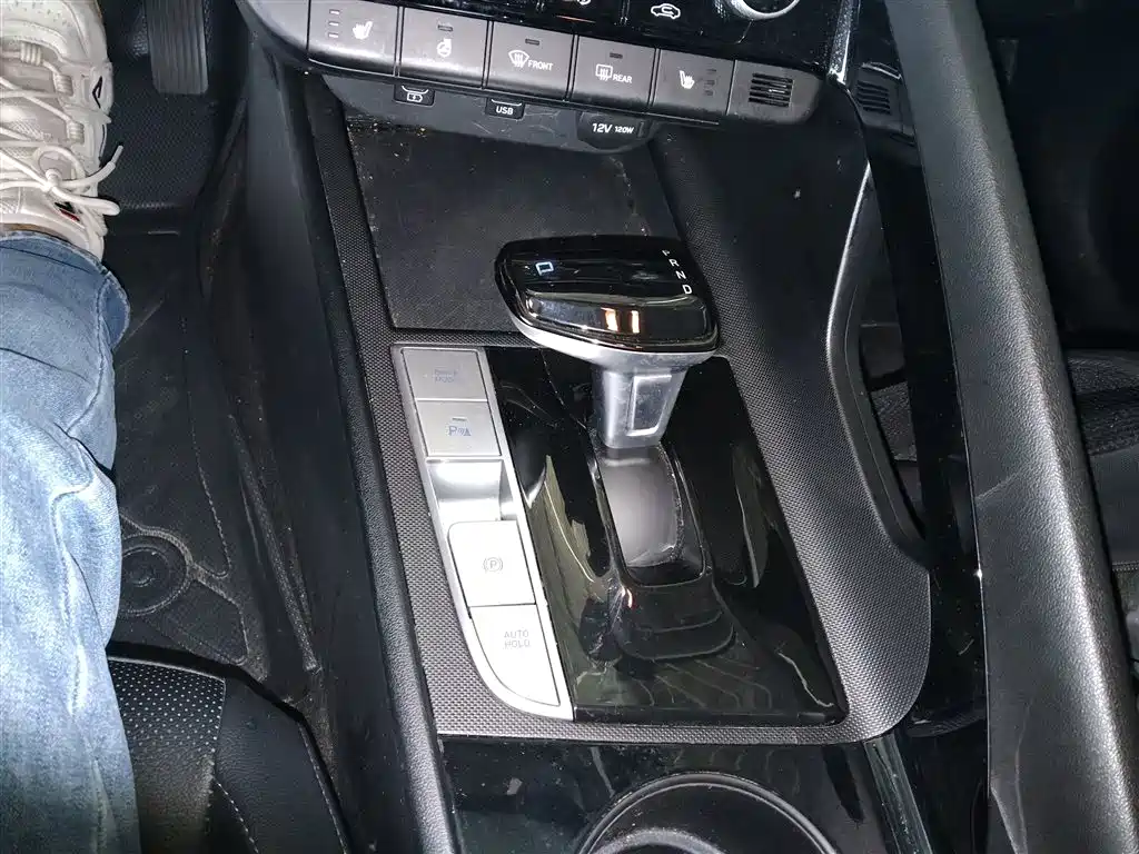 Hyundai Elantra 2023 1.5L CVT GLX Elite Edition фото 14