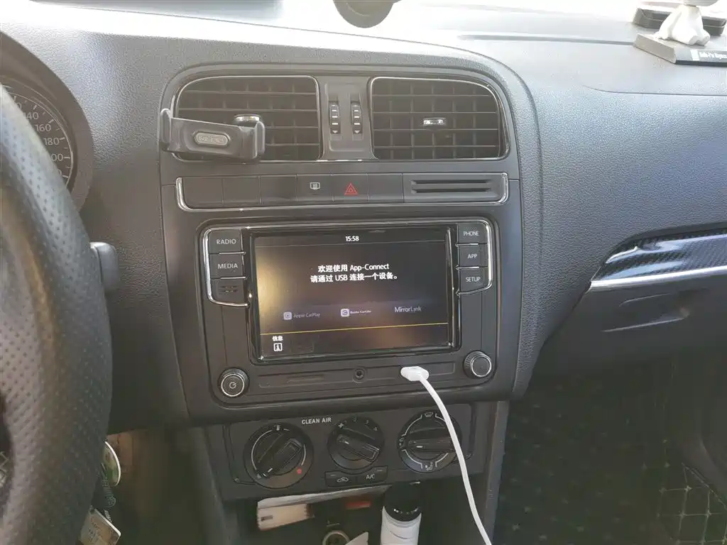Volkswagen Polo 2016 1.4L Manual Trend фото 9