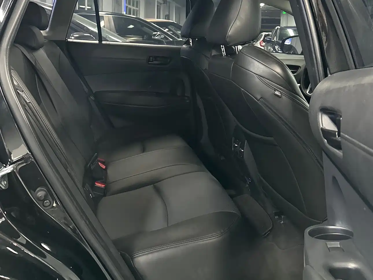 Toyota Frontlander 2023 2.0L CVT Elite Edition фото 11