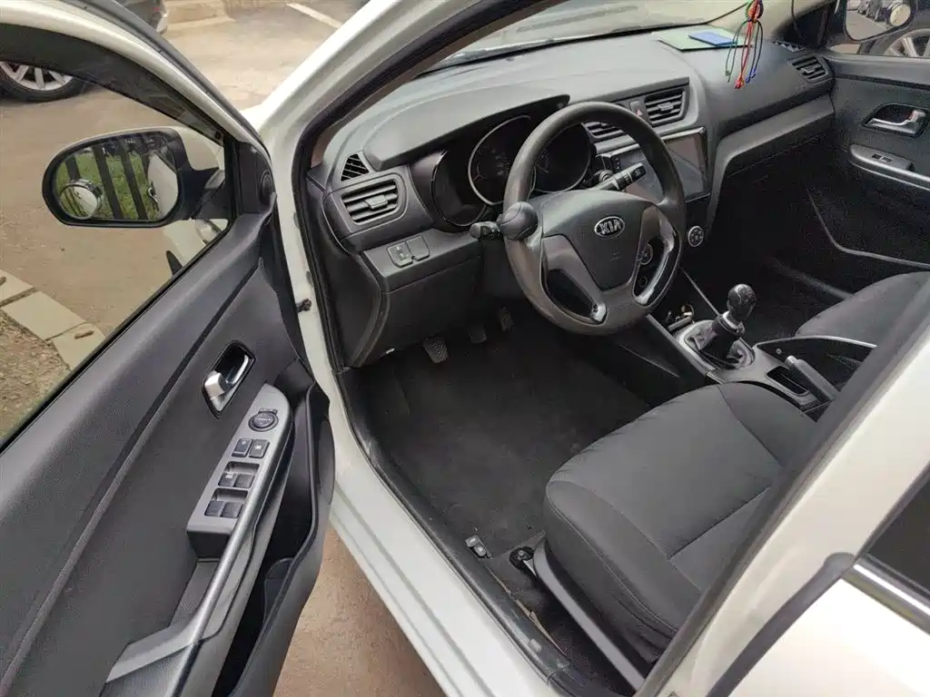 Kia K2 2015 Sedan 1.4L MT GLS фото 12