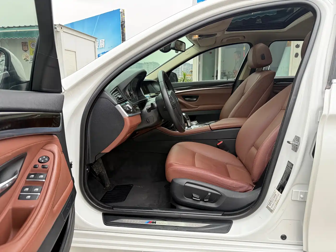 BMW 5 Series 2014 525Li Leading фото 4