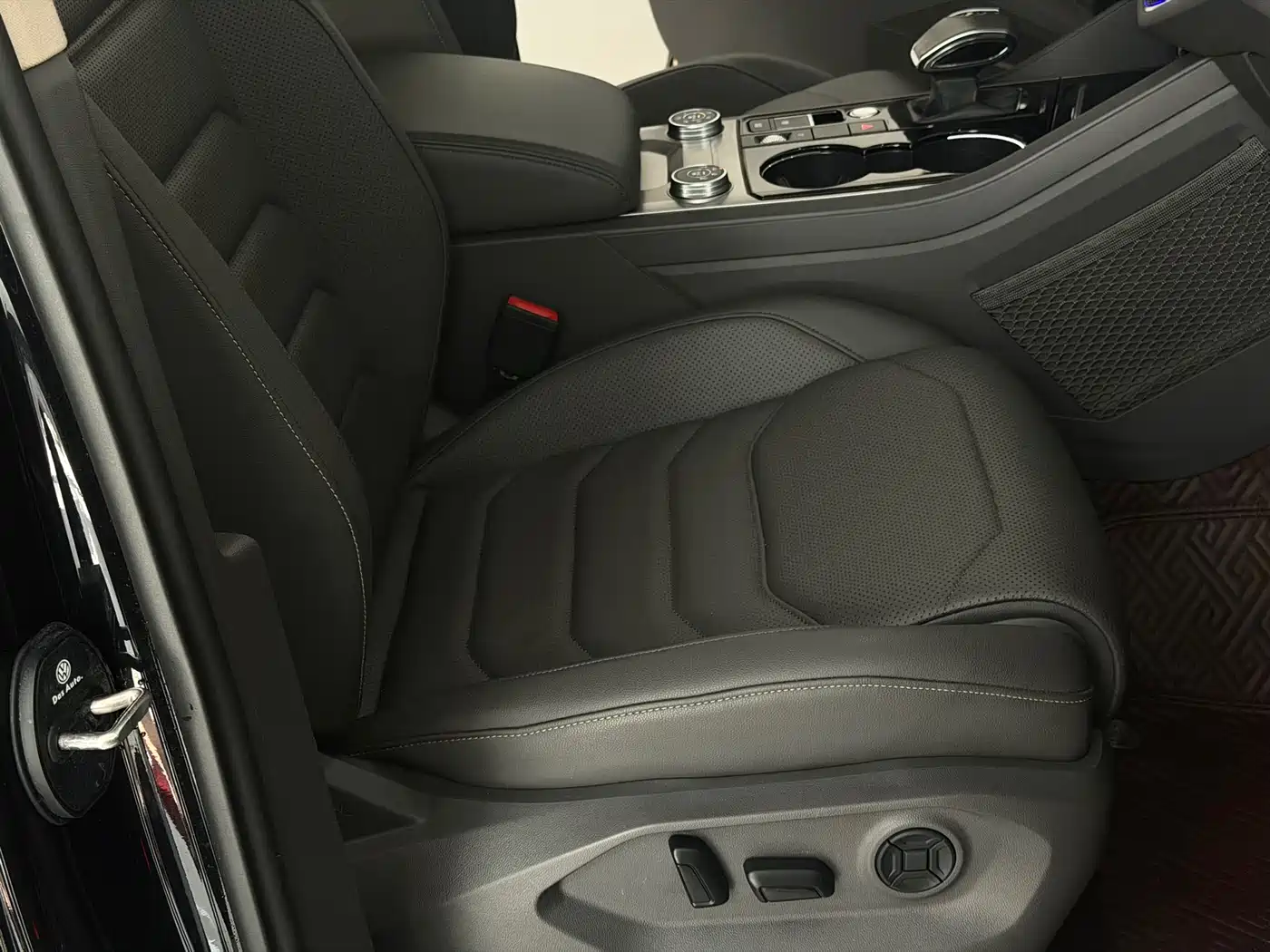 Volkswagen Touareg 2019 3.0TSI Sharp Edge Edition China VI фото 16