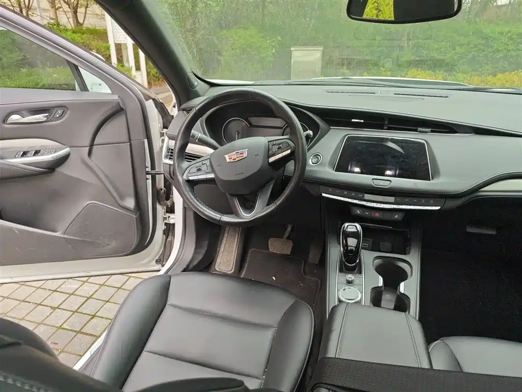 Cadillac XT4 2020 28T FWD Leading Trim фото 18