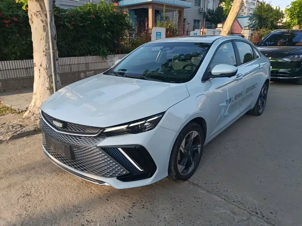Geely Emgrand L HiP 2022 1.5TD-DHT Pro 100KM Super Rui