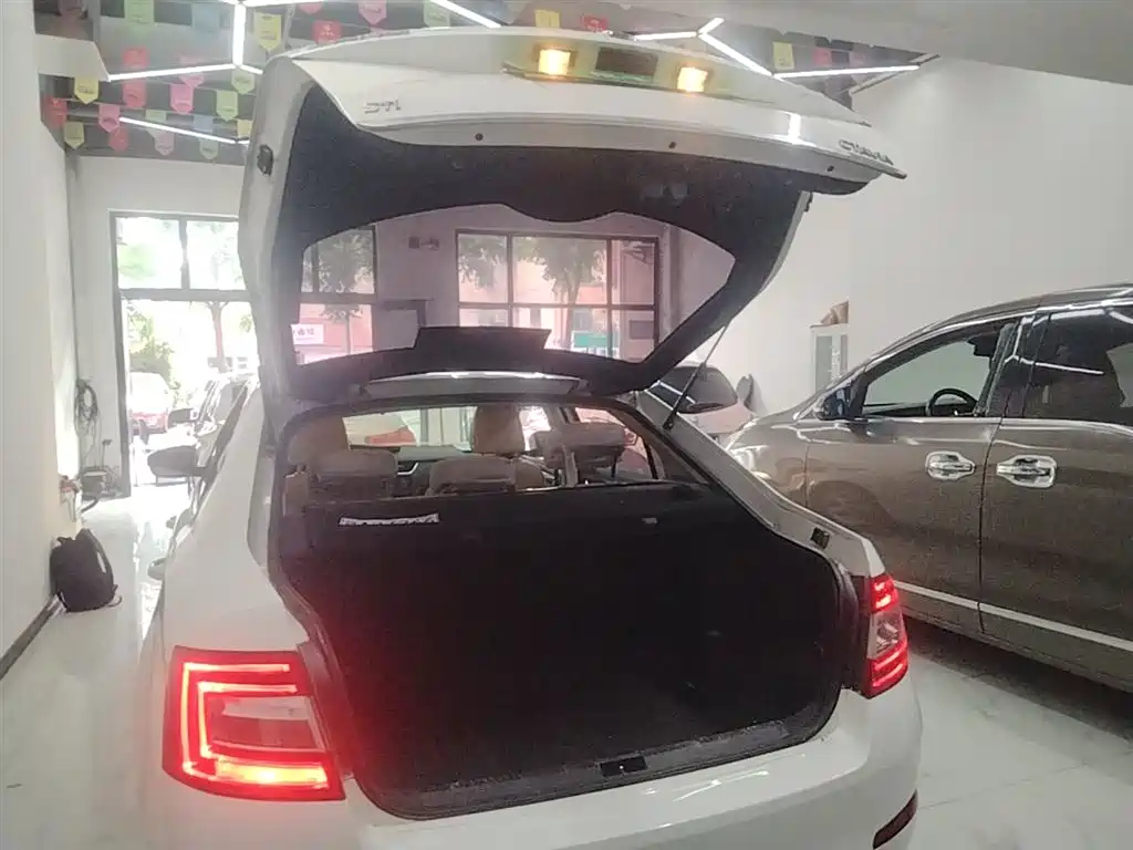 Škoda Octavia 2015 1.6L Automatic逸俊版 фото 19