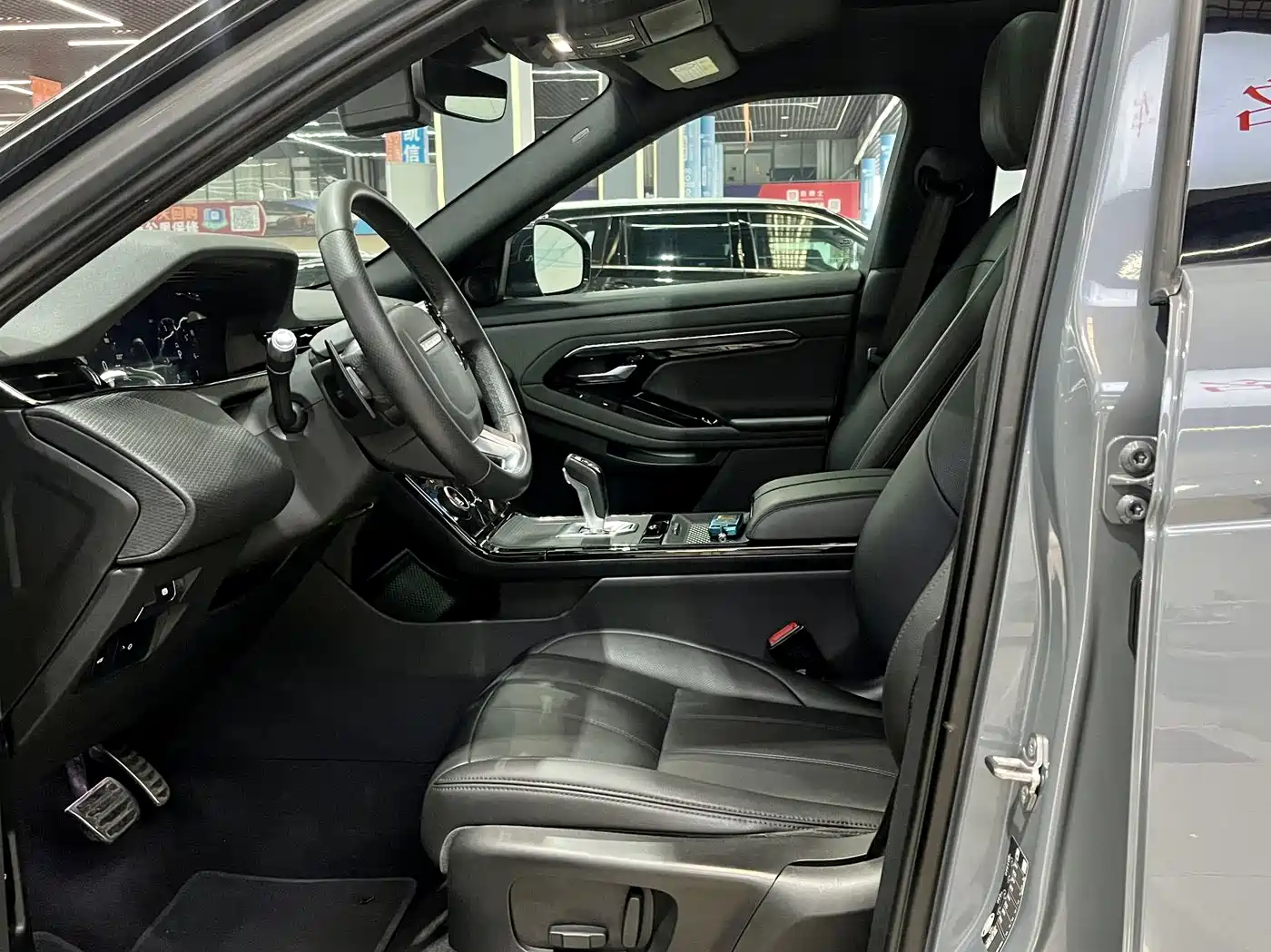 Land Rover Range Rover Evoque 2020 Model 249PS R-DYNAMIC S Gloss Black Sport Edition фото 10