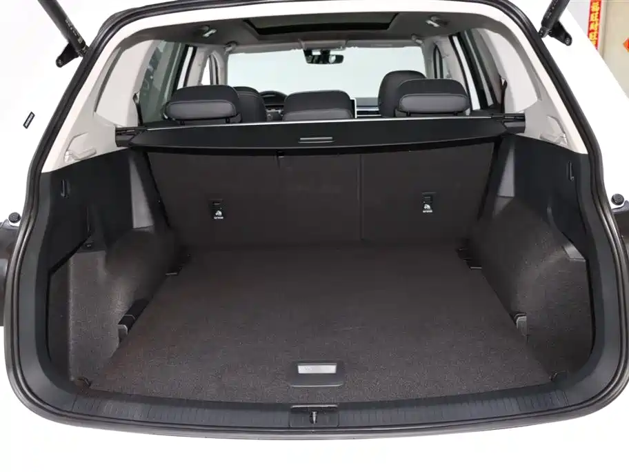Volkswagen Tiguan L 2024 330TSI Automatic 2WD R-Line Premium Enjoyment Edition фото 17