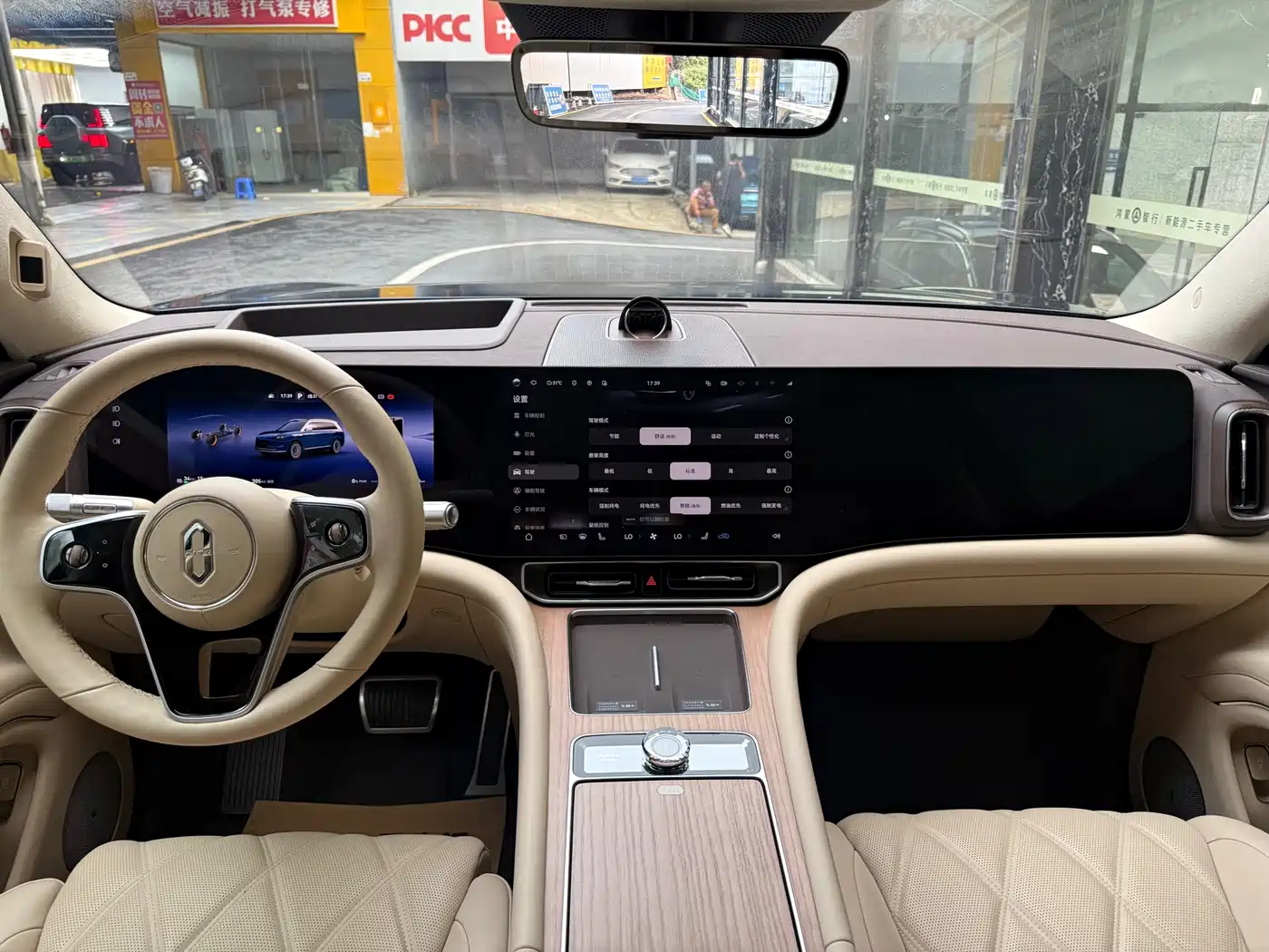 AITO Wenjie AITO M9 2025 Extended Range Ultra 52kWh 6-Seater фото 8