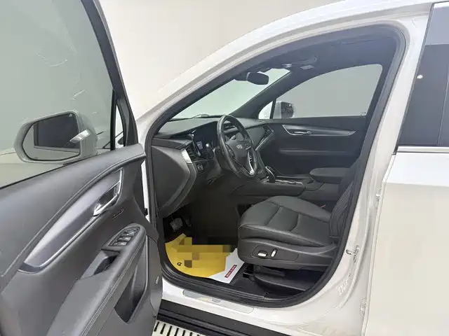Cadillac XT6 2021 2.0T 7-Seater 4WD Trend Edition фото 16
