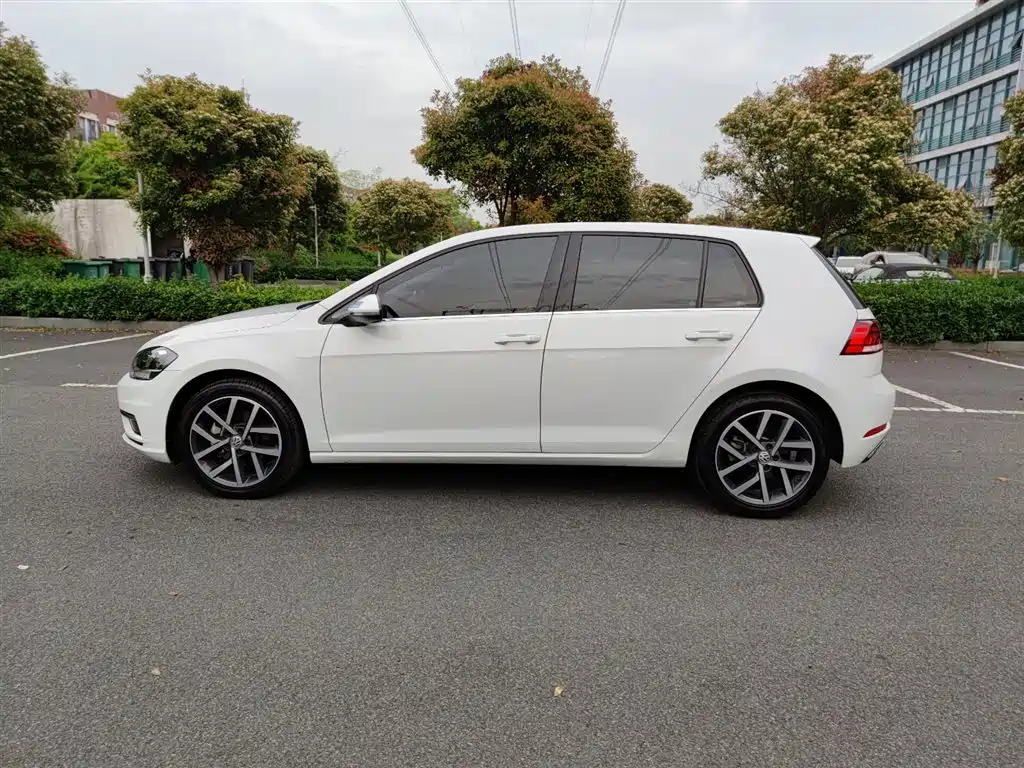 Volkswagen Golf 2020 Beloved Edition 280TSI DSG Comfort фото 13