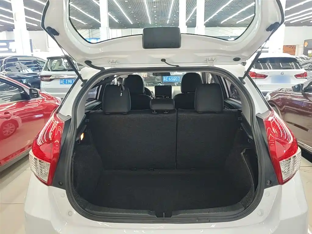 Toyota YARiS L Zhi Xuan 2015 1.5E Auto Charming Edition фото 19