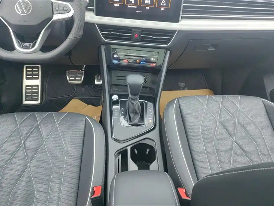 Volkswagen Tiguan L 2024 330TSI Automatic 2WD R-Line Premium Enjoyment Edition фото 16