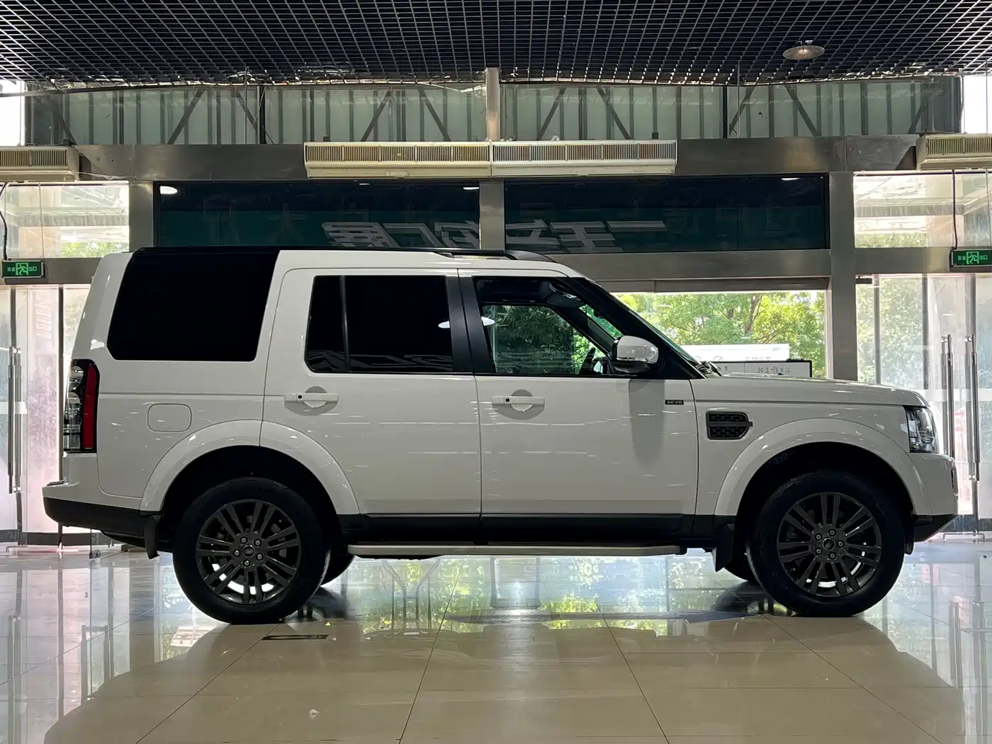 Land Rover Discovery 2016 3.0 SC Gloss Black Collector's Edition HSE фото 7