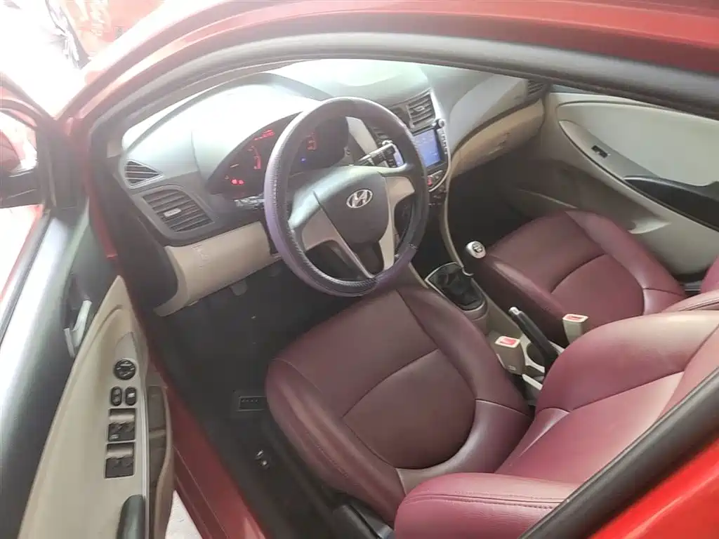 Hyundai Verna 2014 1.4L Manual Smart GLS фото 16