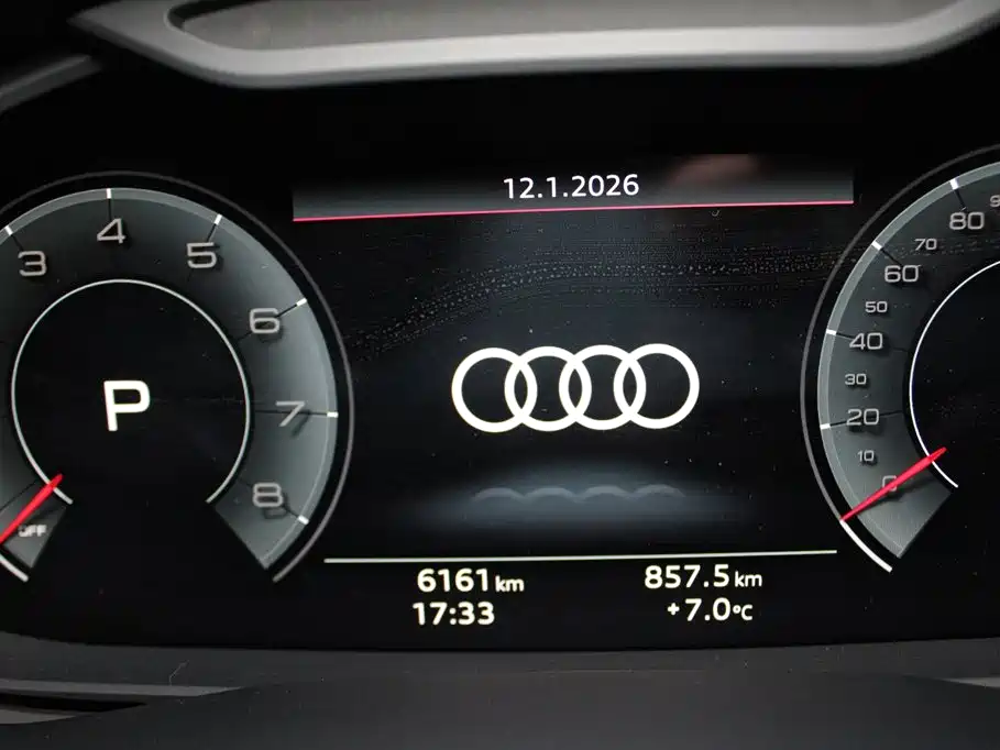 Audi Q8 2026 2024 45 TFSI Luxury Sport