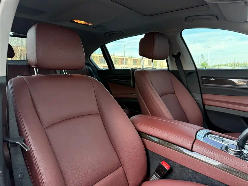 BMW 7 Series 2013 Model 730Li Leading фото 22