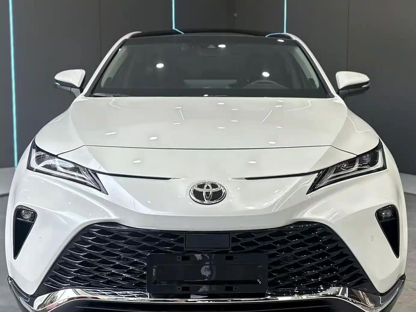 Toyota Venza 2023 2.0L CVT FWD Premium фото 2
