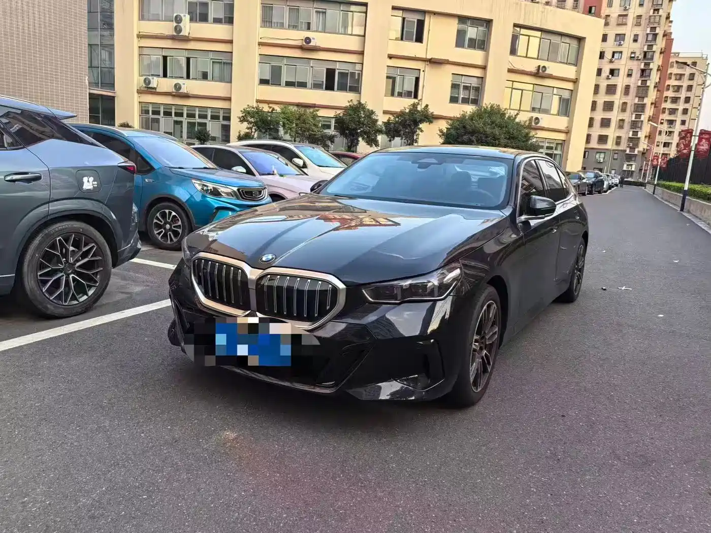BMW 5 Series 2026 530Li Leading M Sport Package фото 2