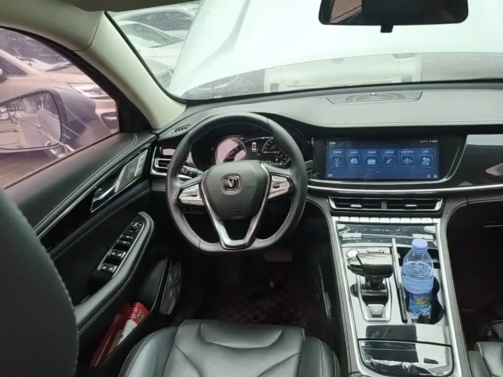 Фото 11 - Changan CS85