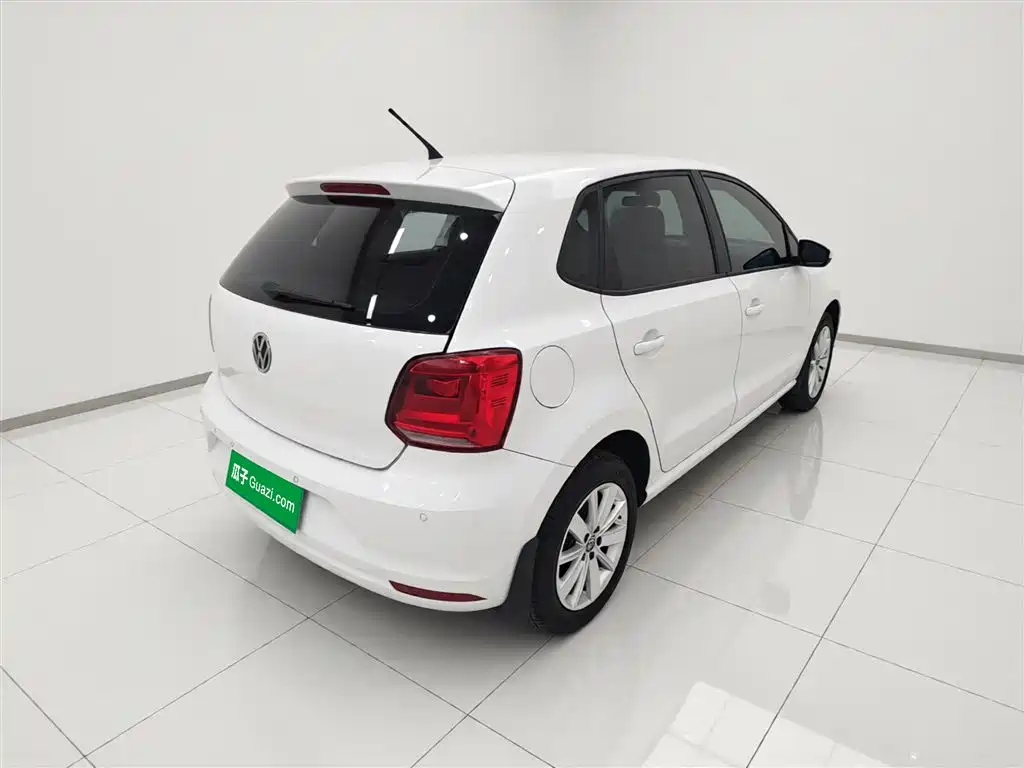 Volkswagen Polo 2014 1.4L Automatic Comfort Edition фото 4