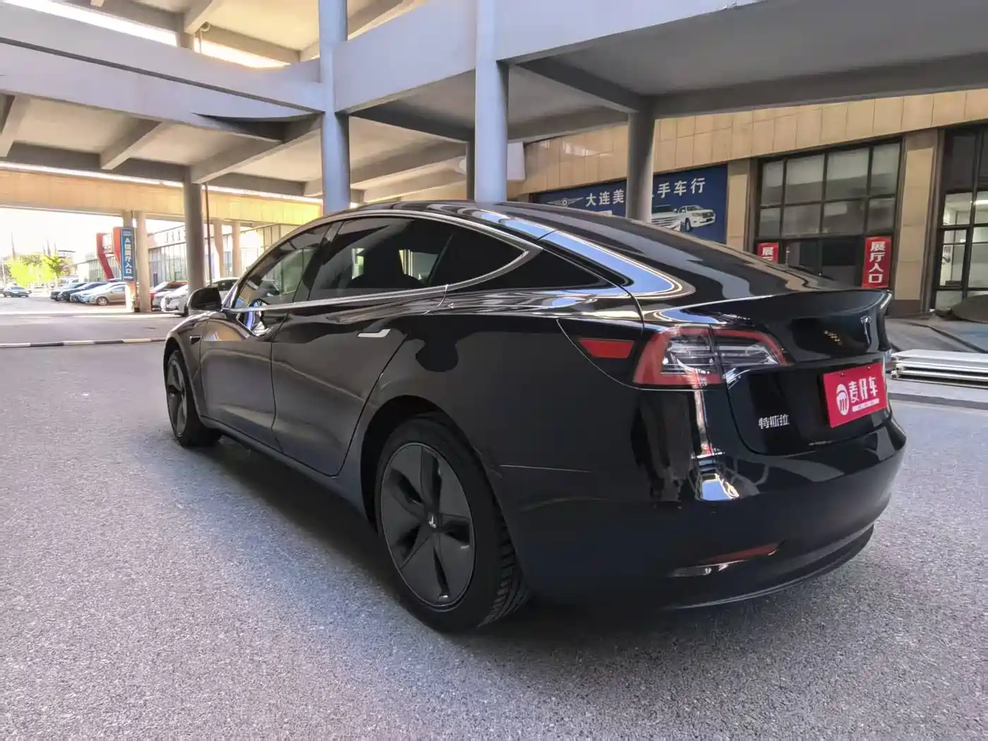 TESLA MODEL 3