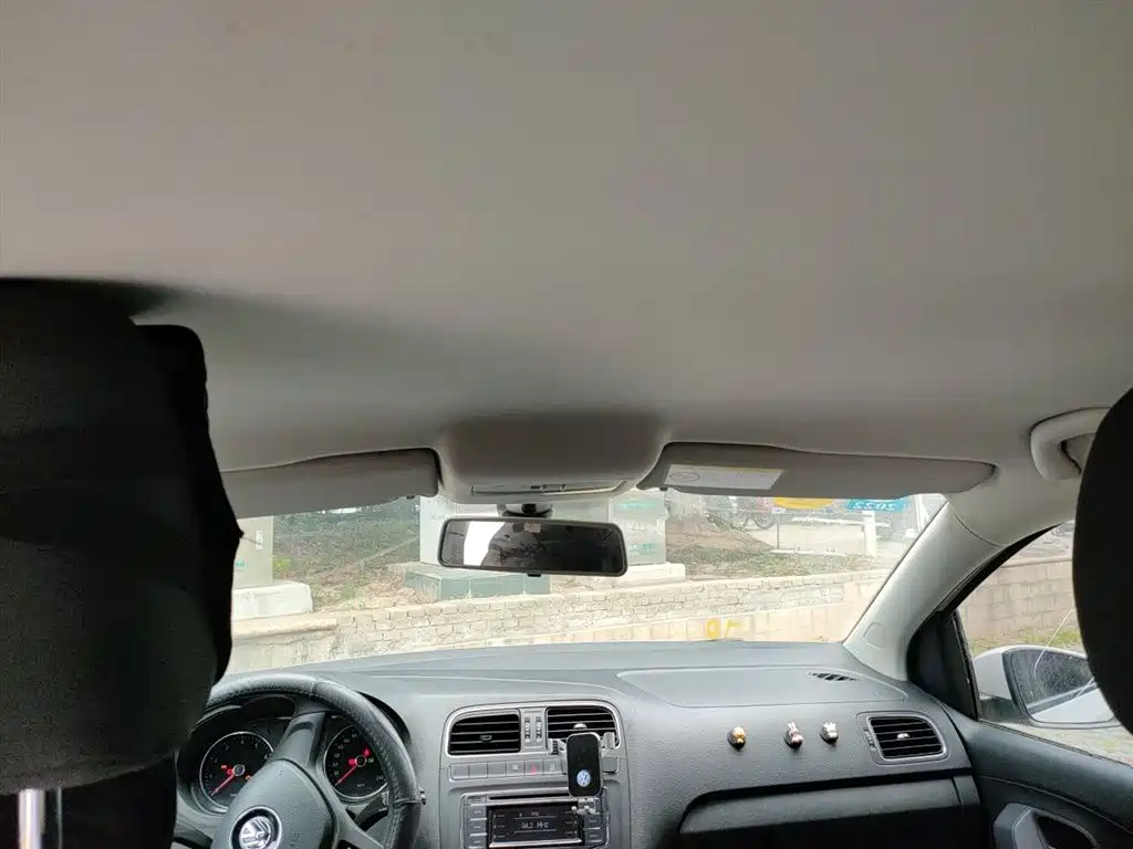 Volkswagen Polo 2014 1.4L Automatic Comfort Edition фото 14
