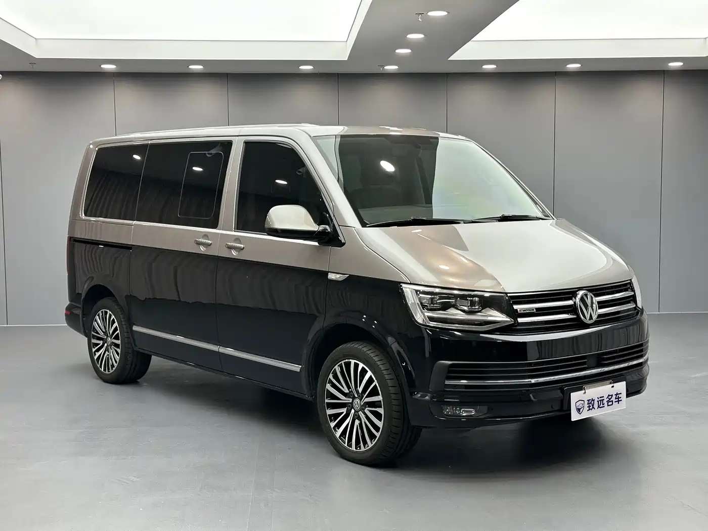 Volkswagen Multivan 2019 2019 2.0TSI 4WD Premium 7-seater
