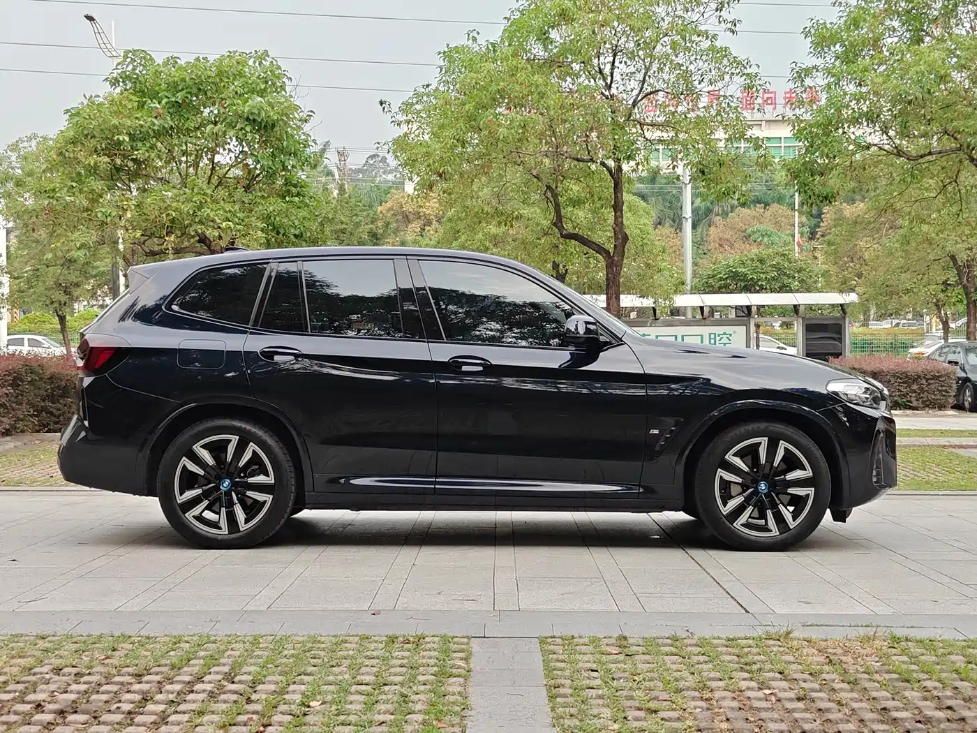 BMW iX3 2024 Leading Edition фото 7
