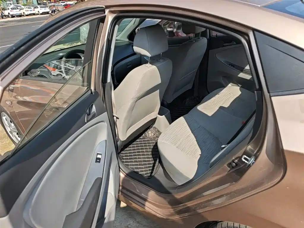 Hyundai Verna 2016 1.4L Automatic Smart GLS фото 17