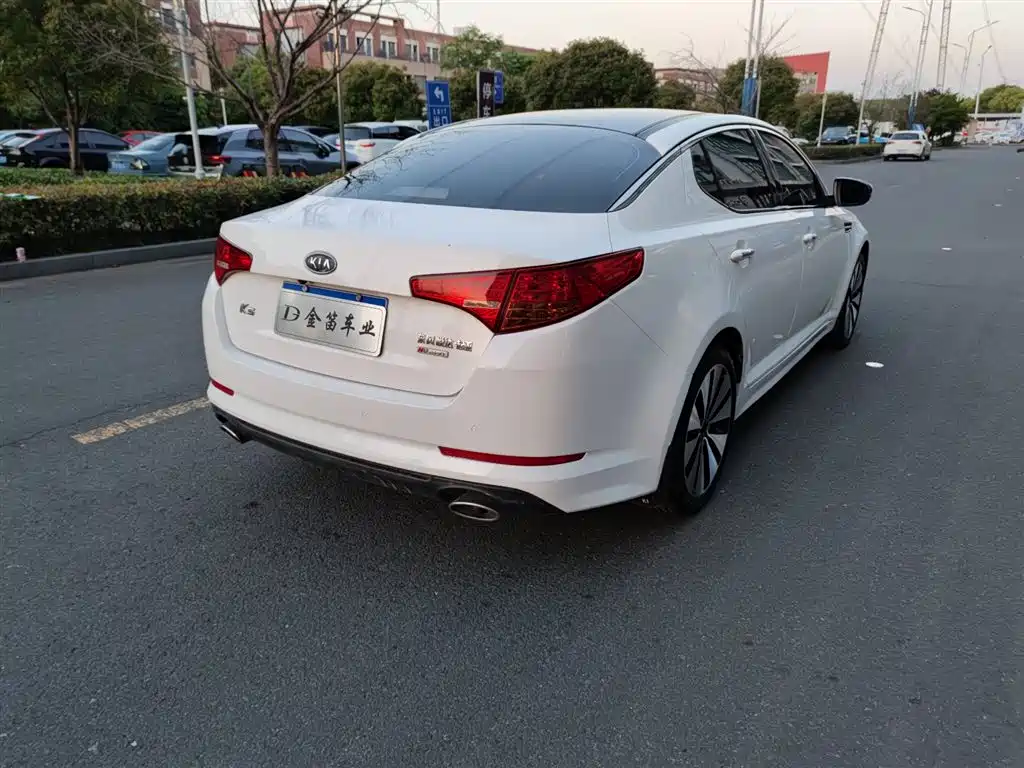 Kia K5 2012 2.0L Automatic DLX фото 11