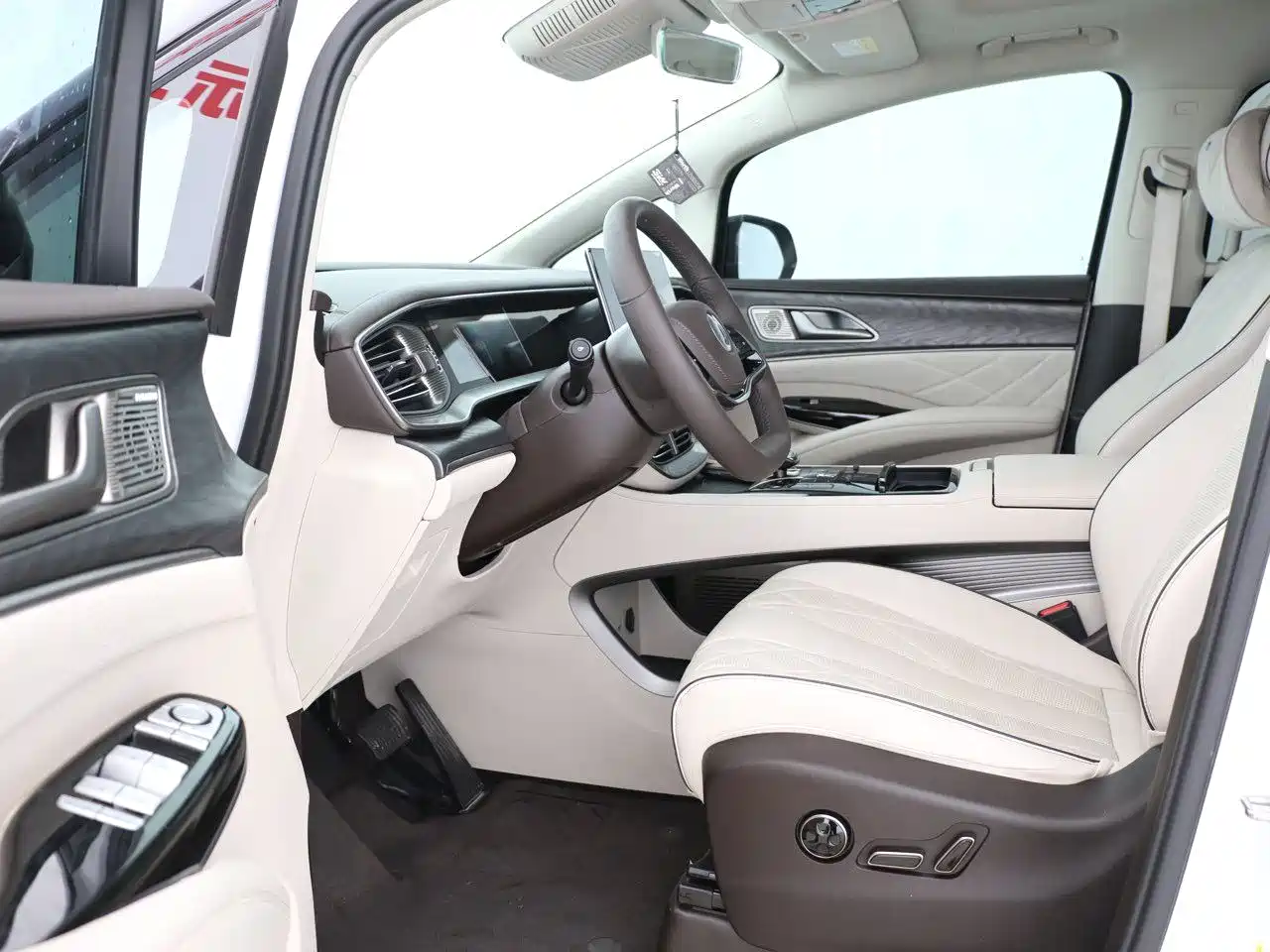 Denza D9 2024 DM-i 1050 Premium фото 6