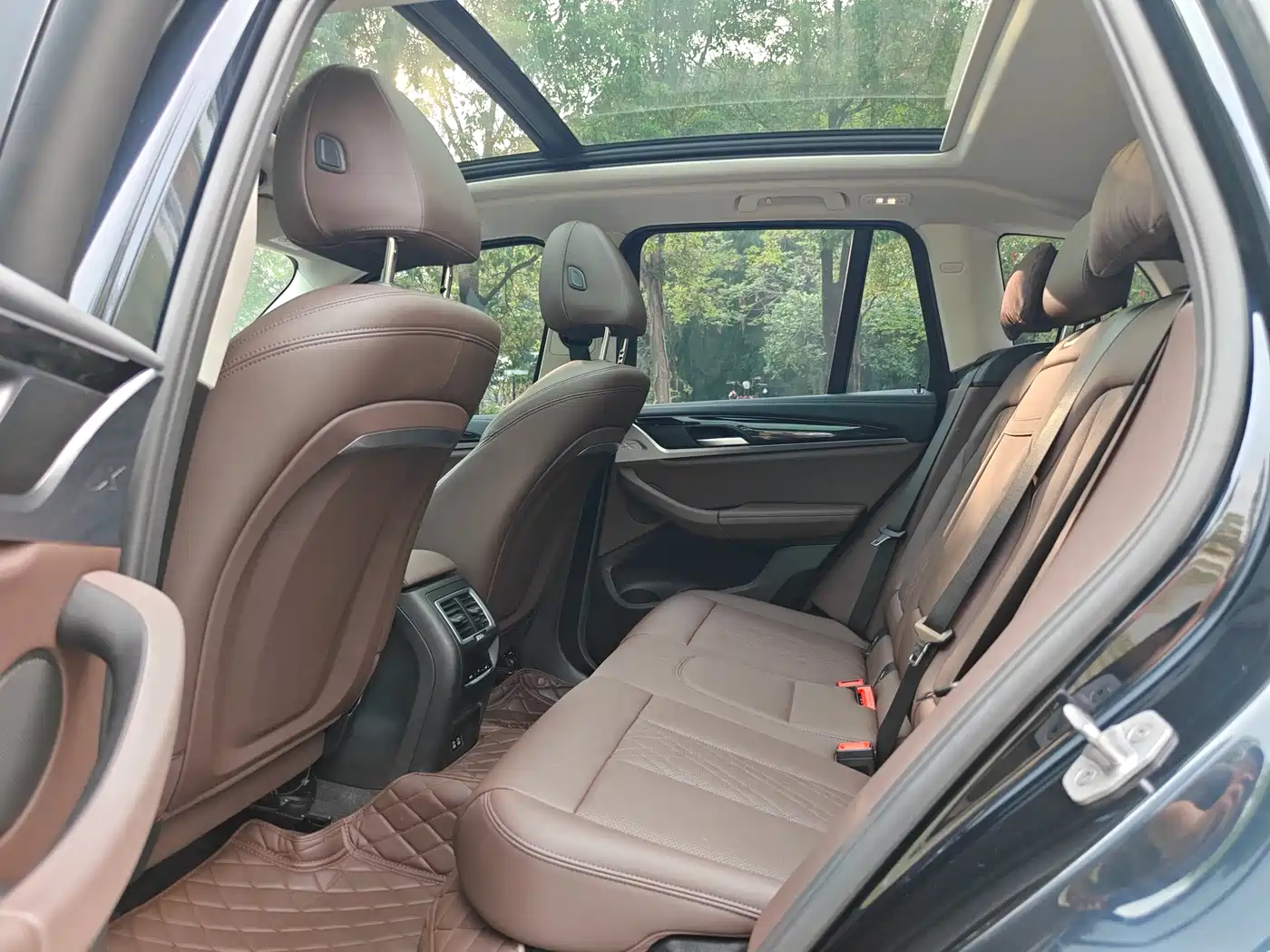BMW iX3 2024 Leading Edition фото 11