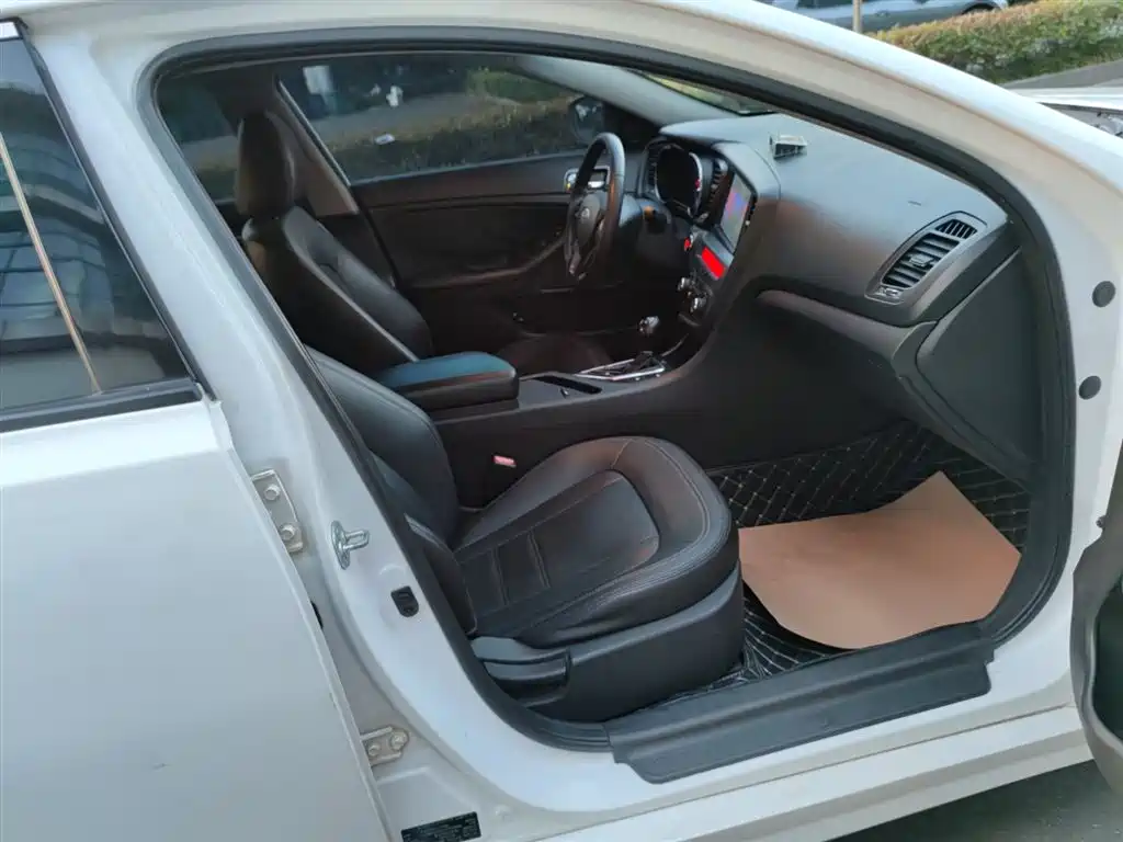 Kia K5 2012 2.0L Automatic DLX фото 4