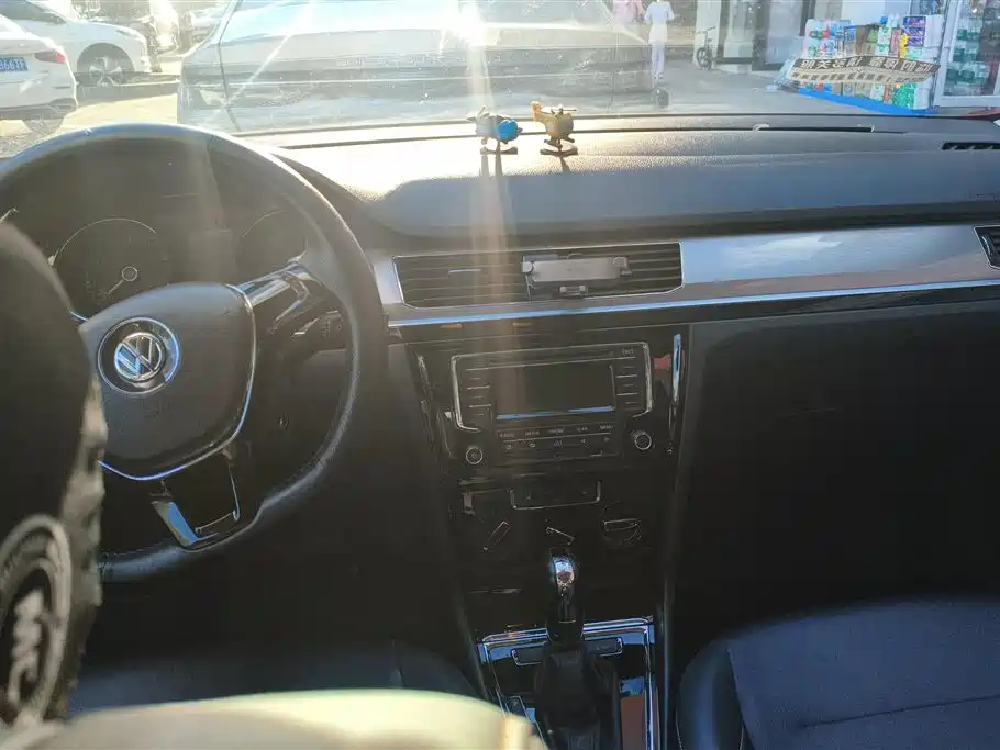 Volkswagen Bora 2016 1.6L Automatic Luxury фото 12