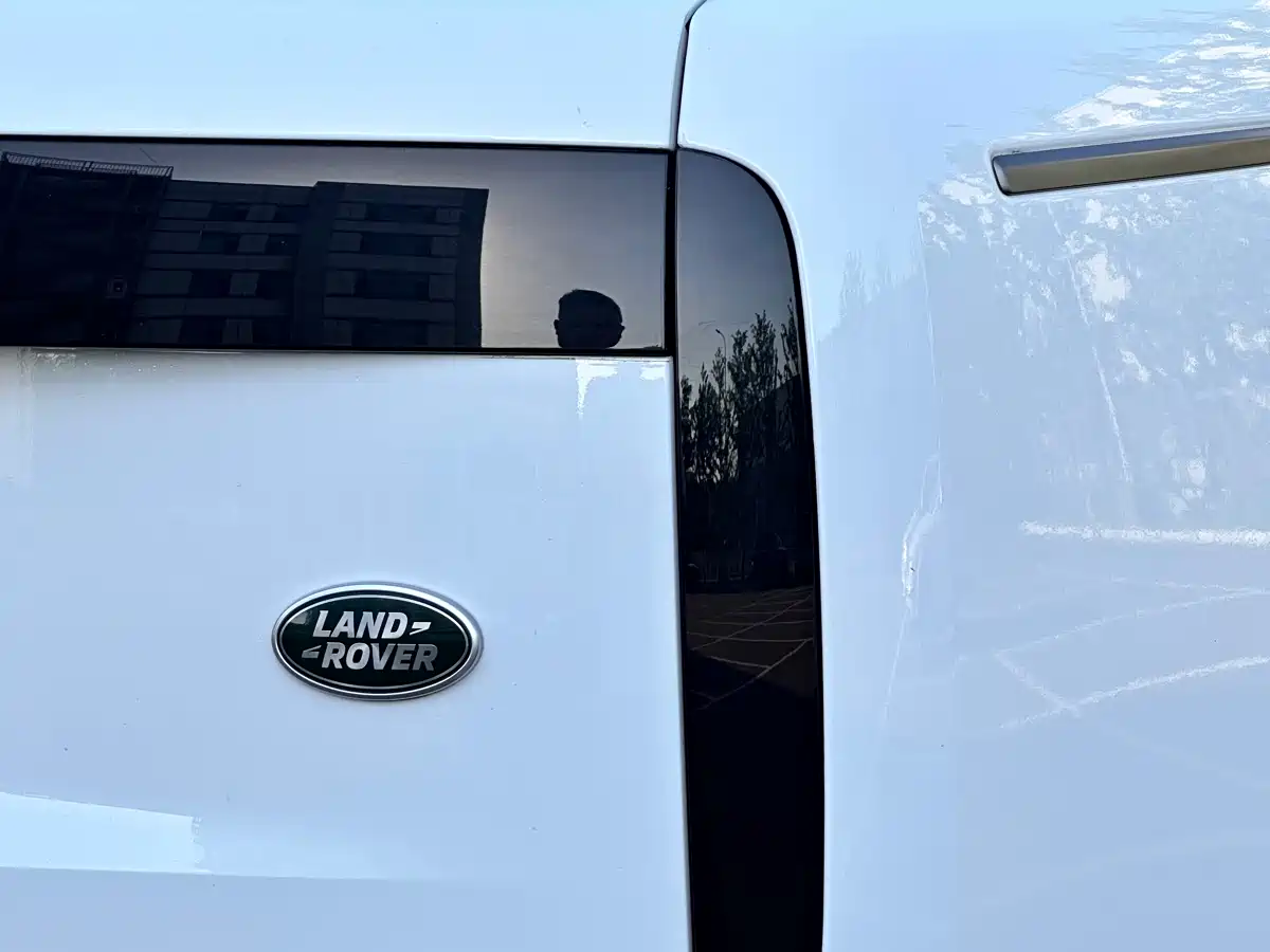 Land Rover Range Rover 2023 3.0 L6 400PS Golden Age Long Wheelbase фото 13